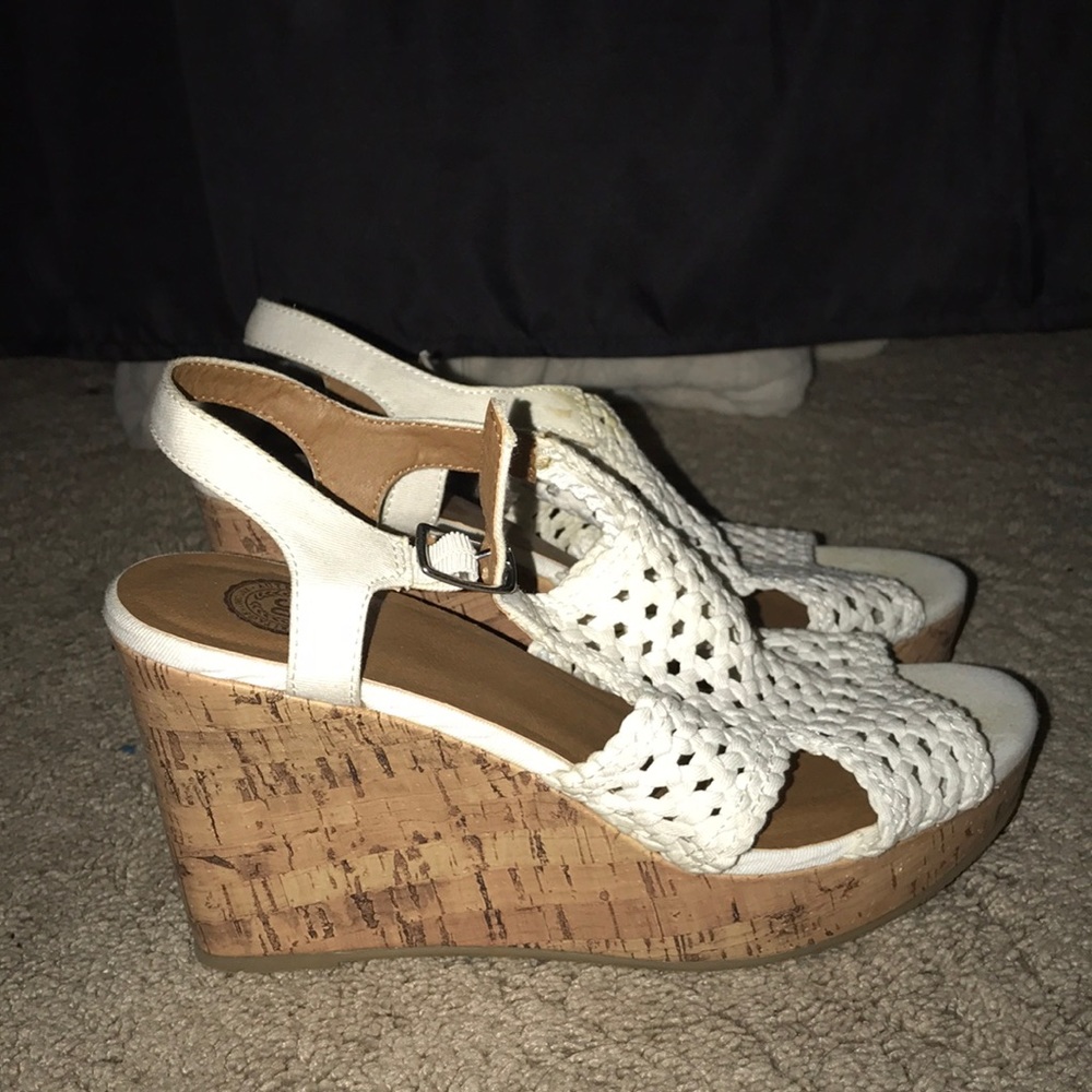 White Wedges